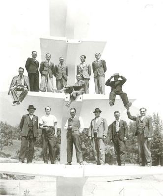 Arbeiter am Sprungturm im Schwimmbad Hall (1938-1941) Arbeiter am Sprungturm im Schwimmbad Hall (1938-1941)